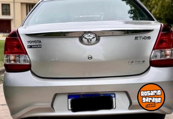 Autos - Toyota Etios 2019 Nafta 80000Km - En Venta