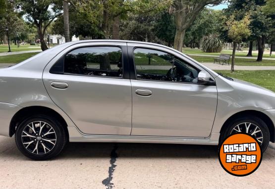 Autos - Toyota Etios 2019 Nafta 80000Km - En Venta
