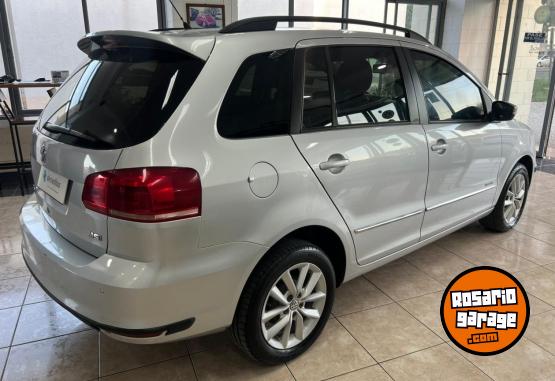 Autos - Volkswagen SURAN HIGHLINE 2015 Nafta 110000Km - En Venta