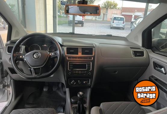 Autos - Volkswagen SURAN HIGHLINE 2015 Nafta 110000Km - En Venta