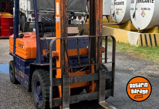 Camiones y Gr�as - Auto Elevador Toyota a�o 1976 - En Venta