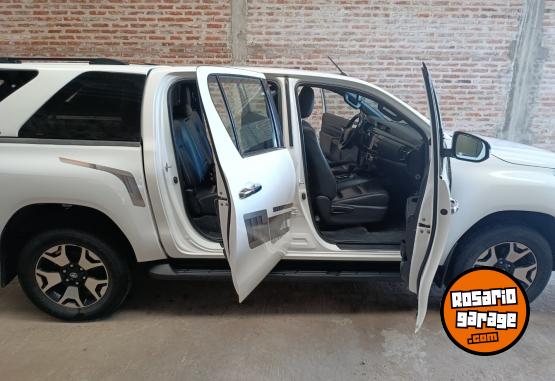 Camionetas - Toyota Hilux 2019 Diesel 124000Km - En Venta