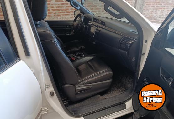Camionetas - Toyota Hilux 2019 Diesel 124000Km - En Venta