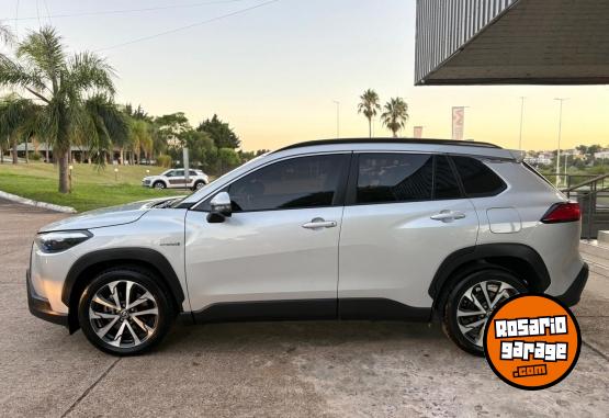 Autos - Toyota Corolla Cross SEG HV 1.8 2022 Electrico / Hibrido 110000Km - En Venta