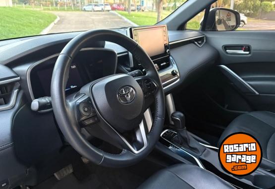 Autos - Toyota Corolla Cross SEG HV 1.8 2022 Electrico / Hibrido 110000Km - En Venta