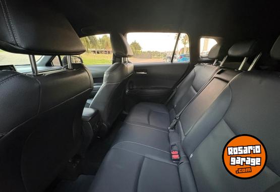 Autos - Toyota Corolla Cross SEG HV 1.8 2022 Electrico / Hibrido 110000Km - En Venta