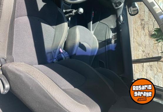 Autos - Peugeot 207 3p xt full 2011 Nafta 120000Km - En Venta