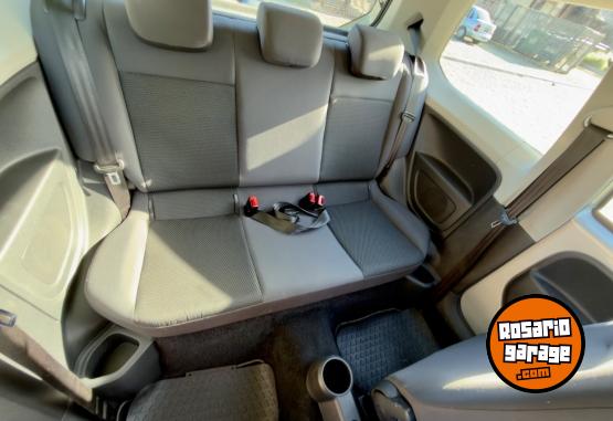 Autos - Volkswagen Up! High 2017 Nafta 65400Km - En Venta