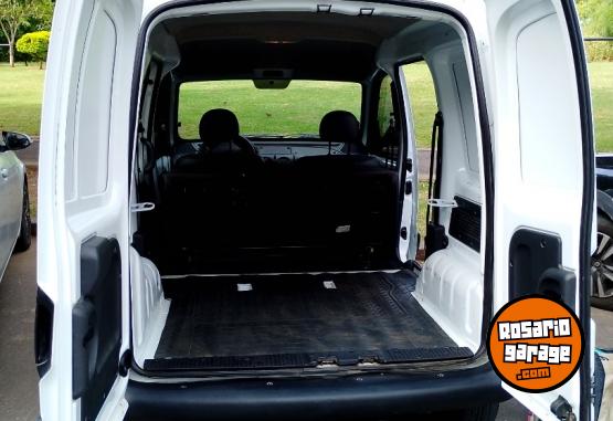 Utilitarios - Renault Kangoo 2016 Nafta 51000Km - En Venta