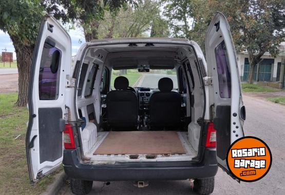 Utilitarios - Peugeot Partner 2012 Diesel 333000Km - En Venta