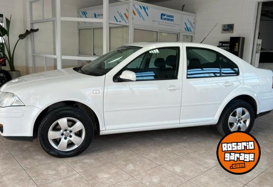 Autos - Volkswagen BORA TRENDLINE 2011 Nafta 147900Km - En Venta