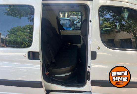 Utilitarios - Citroen Berlingo parthner kangoo 2019 Diesel 167000Km - En Venta