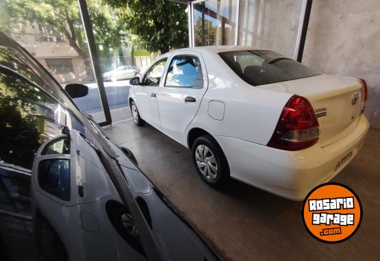Autos - Toyota ETIOS caja manual 6 2023 Nafta 80000Km - En Venta
