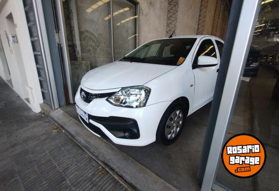 Autos - Toyota ETIOS caja manual 6 2023 Nafta 80000Km - En Venta