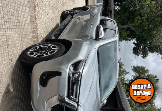 Camionetas - Toyota Hilux 2.8 SRX 4x4 AT 2022 Diesel 78000Km - En Venta