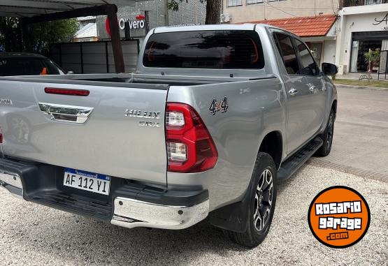 Camionetas - Toyota Hilux 2.8 SRX 4x4 AT 2022 Diesel 78000Km - En Venta