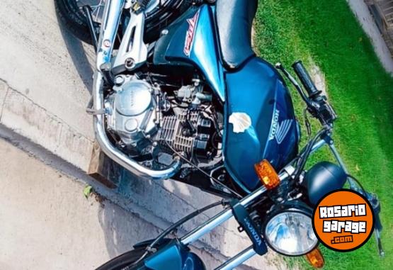 Motos - Honda Tit�n 125 2013 Nafta 8000Km - En Venta