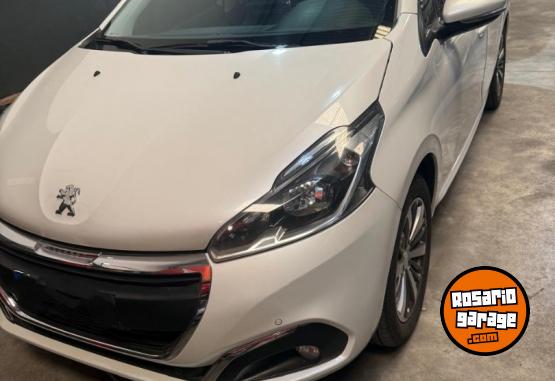Autos - Peugeot 208 fellini 2019 Nafta 105000Km - En Venta