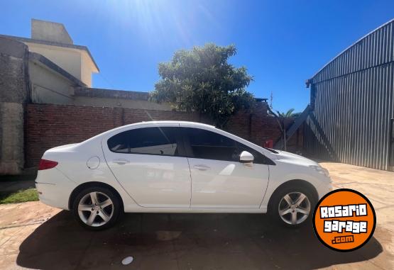 Autos - Peugeot 408 2012 Diesel 228000Km - En Venta