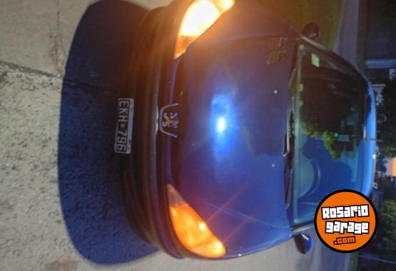 Autos - Peugeot 206 2004 Nafta 201000Km - En Venta