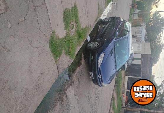 Autos - Peugeot 206 2004 Nafta 201000Km - En Venta
