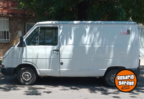 Utilitarios - Renault Trafic furg�n corto 1997 GNC 1111Km - En Venta