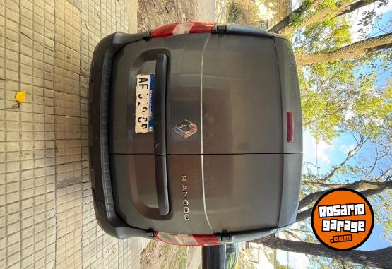 Utilitarios - Renault kangoo express confort 2022 Nafta 99000Km - En Venta