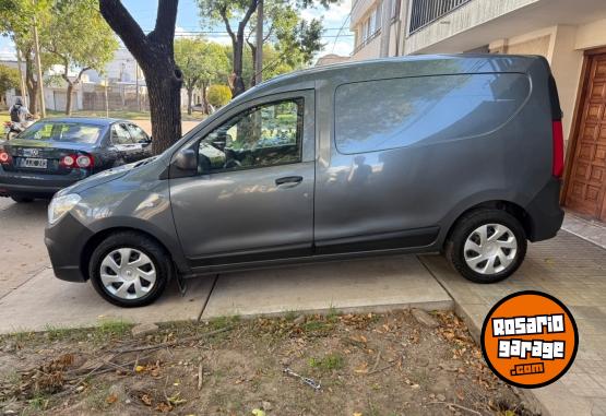 Utilitarios - Renault kangoo express confort 2022 Nafta 99000Km - En Venta