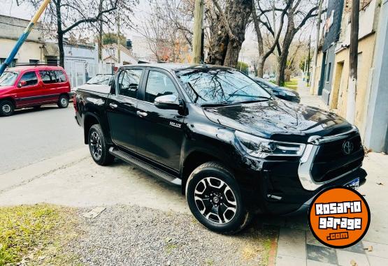 Camionetas - Toyota Hilux srx 2023 Diesel 42000Km - En Venta