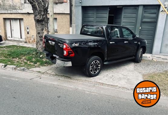 Camionetas - Toyota Hilux srx 2023 Diesel 42000Km - En Venta