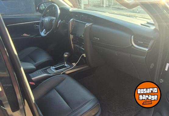 Camionetas - Toyota SW4 AT SRX 2021 Diesel 110000Km - En Venta