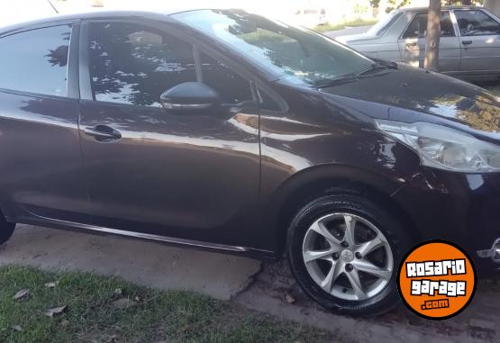 Autos - Peugeot 208 2015 GNC 127000Km - En Venta