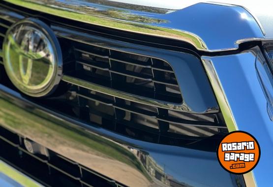 Camionetas - Toyota Hilux srx 4x4 at 2023 Diesel 29000Km - En Venta