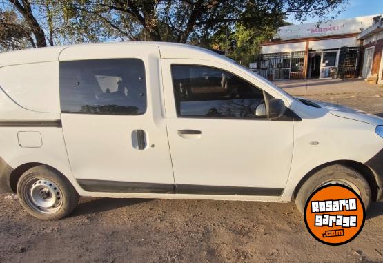 Utilitarios - Renault Kangoo mixta 2021 GNC 142000Km - En Venta