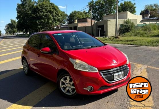 Autos - Peugeot 208 allure Touch Screen 2014 Nafta 161000Km - En Venta