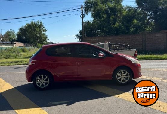 Autos - Peugeot 208 allure Touch Screen 2014 Nafta 161000Km - En Venta