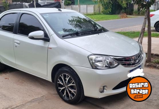 Autos - Toyota Etios 2017 Nafta 99000Km - En Venta