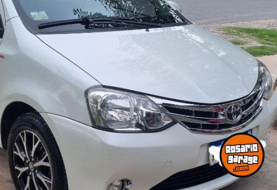 Autos - Toyota Etios 2017 Nafta 99000Km - En Venta