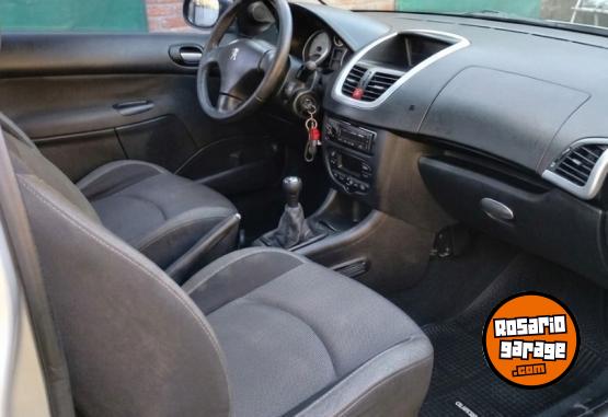 Autos - Peugeot 207 Compact Quiksilver 2010 Nafta 142000Km - En Venta