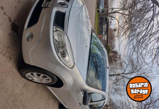 Autos - Renault Sandero 2010 Nafta 173000Km - En Venta