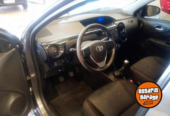 Autos - Toyota Etios 2022 Nafta 125000Km - En Venta
