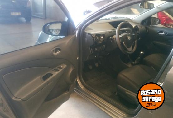 Autos - Toyota Etios 2022 Nafta 125000Km - En Venta