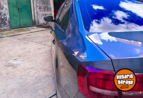 Autos - Volkswagen Vento 2017 Nafta 122000Km - En Venta