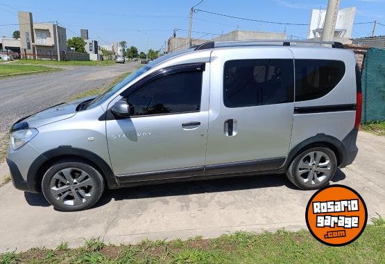 Utilitarios - Renault Kangoo stepway 1.5 dci 2023 Diesel 54000Km - En Venta