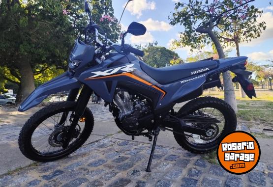 Motos - Honda Tornado 2025 Nafta 2500Km - En Venta