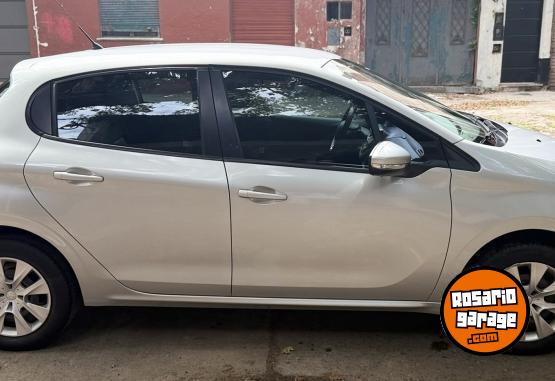 Autos - Peugeot 208 Active 2015 Nafta 68300Km - En Venta