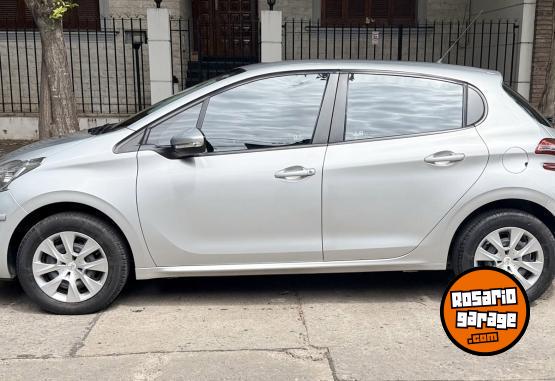 Autos - Peugeot 208 Active 2015 Nafta 68300Km - En Venta