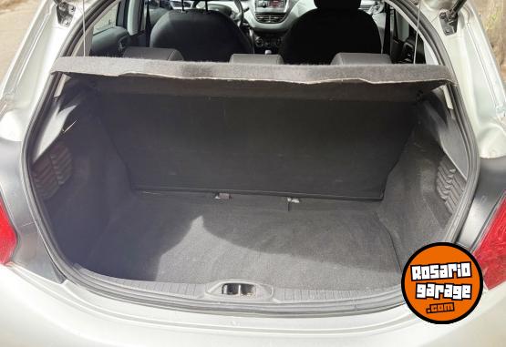 Autos - Peugeot 208 Active 2015 Nafta 68300Km - En Venta