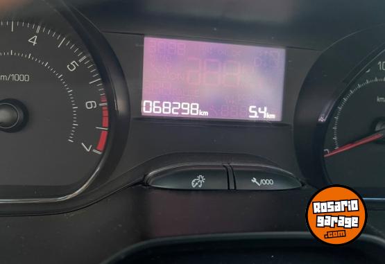 Autos - Peugeot 208 active 2015 Nafta 68300Km - En Venta