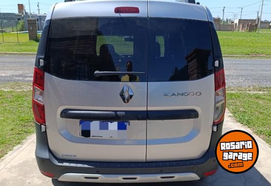 Autos - Renault Kangoo stepway 2023 Diesel 54000Km - En Venta